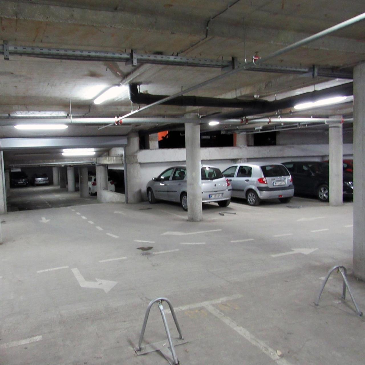 65 Square Meters Designer Apartment In Heart Of City - River View ! Park For Free Nis Luaran gambar