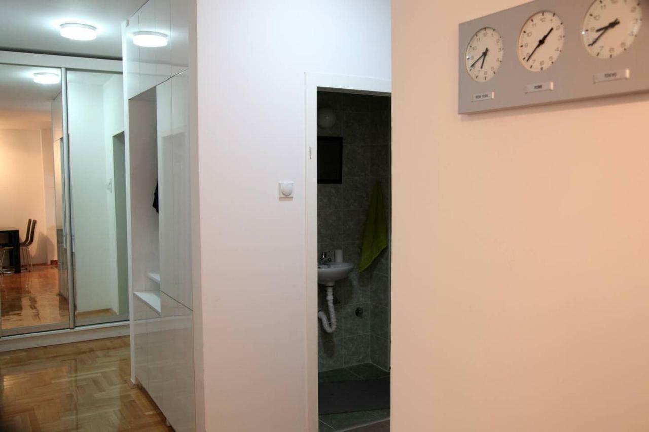 65 Square Meters Designer Apartment In Heart Of City - River View ! Park For Free Nis Luaran gambar