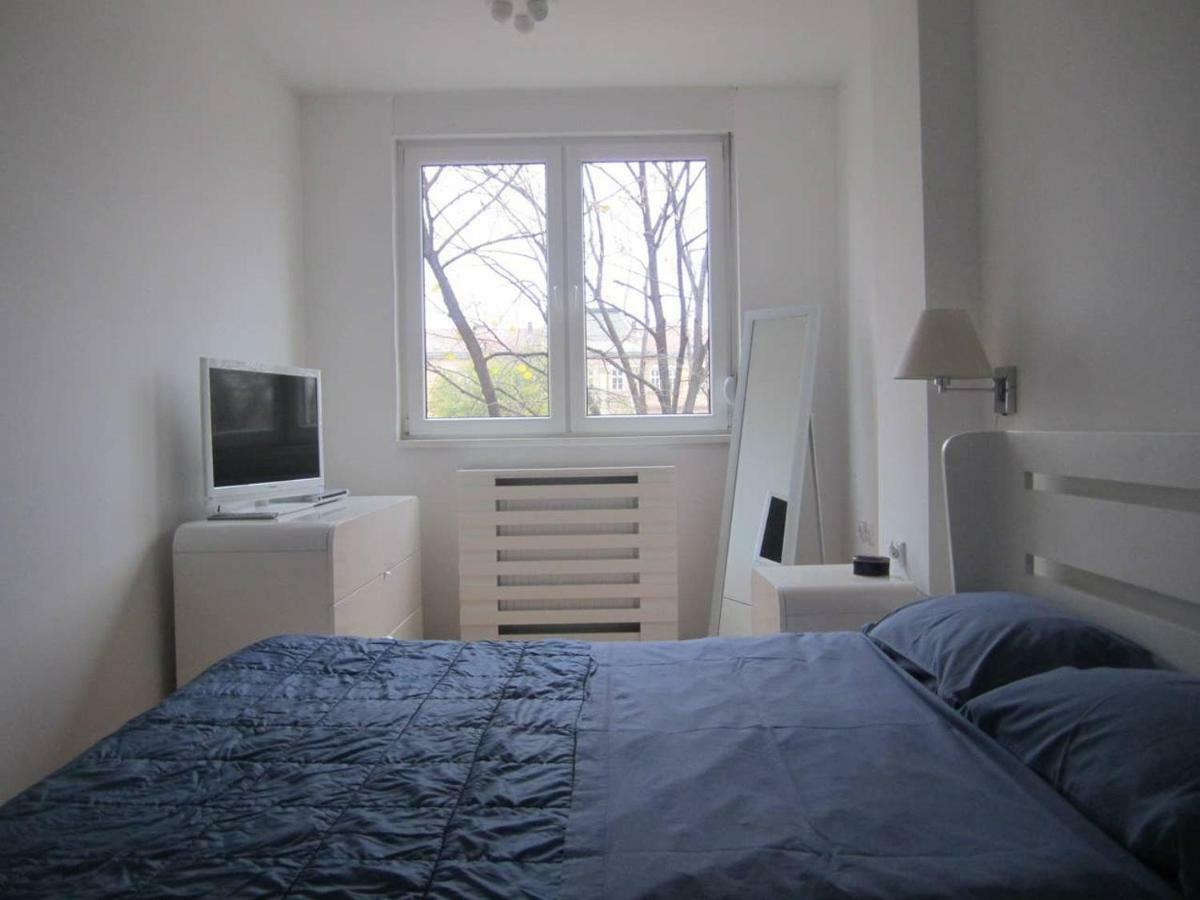 65 Square Meters Designer Apartment In Heart Of City - River View ! Park For Free Nis Luaran gambar