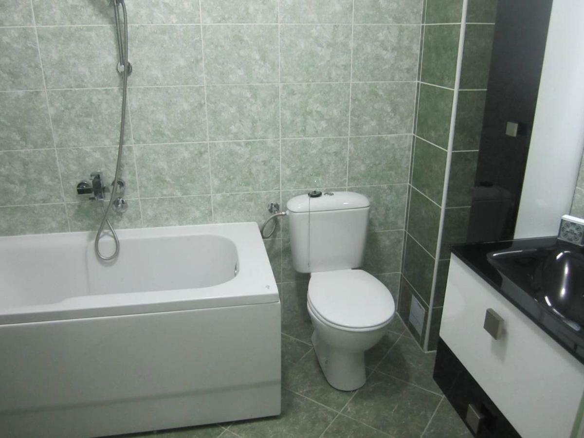 65 Square Meters Designer Apartment In Heart Of City - River View ! Park For Free Nis Luaran gambar