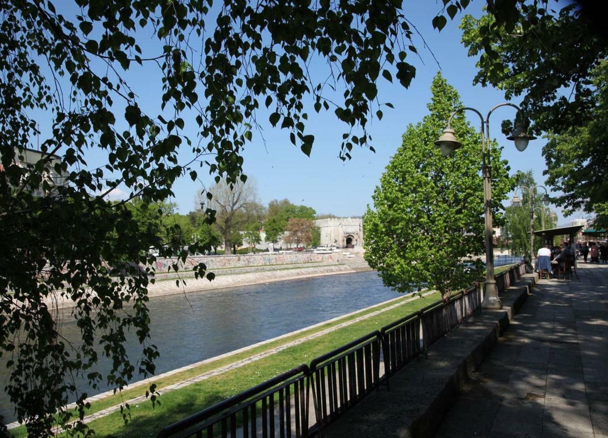 65 Square Meters Designer Apartment In Heart Of City - River View ! Park For Free Nis Luaran gambar