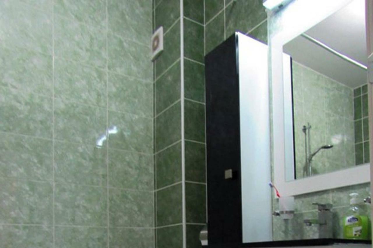 65 Square Meters Designer Apartment In Heart Of City - River View ! Park For Free Nis Luaran gambar