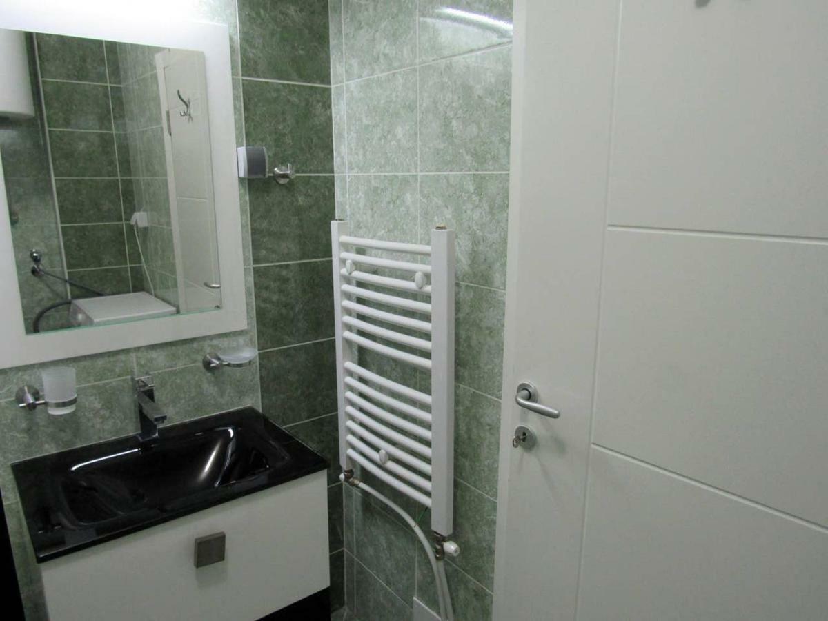 65 Square Meters Designer Apartment In Heart Of City - River View ! Park For Free Nis Luaran gambar