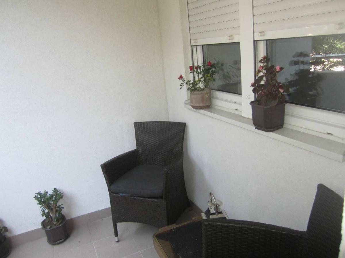 65 Square Meters Designer Apartment In Heart Of City - River View ! Park For Free Nis Luaran gambar