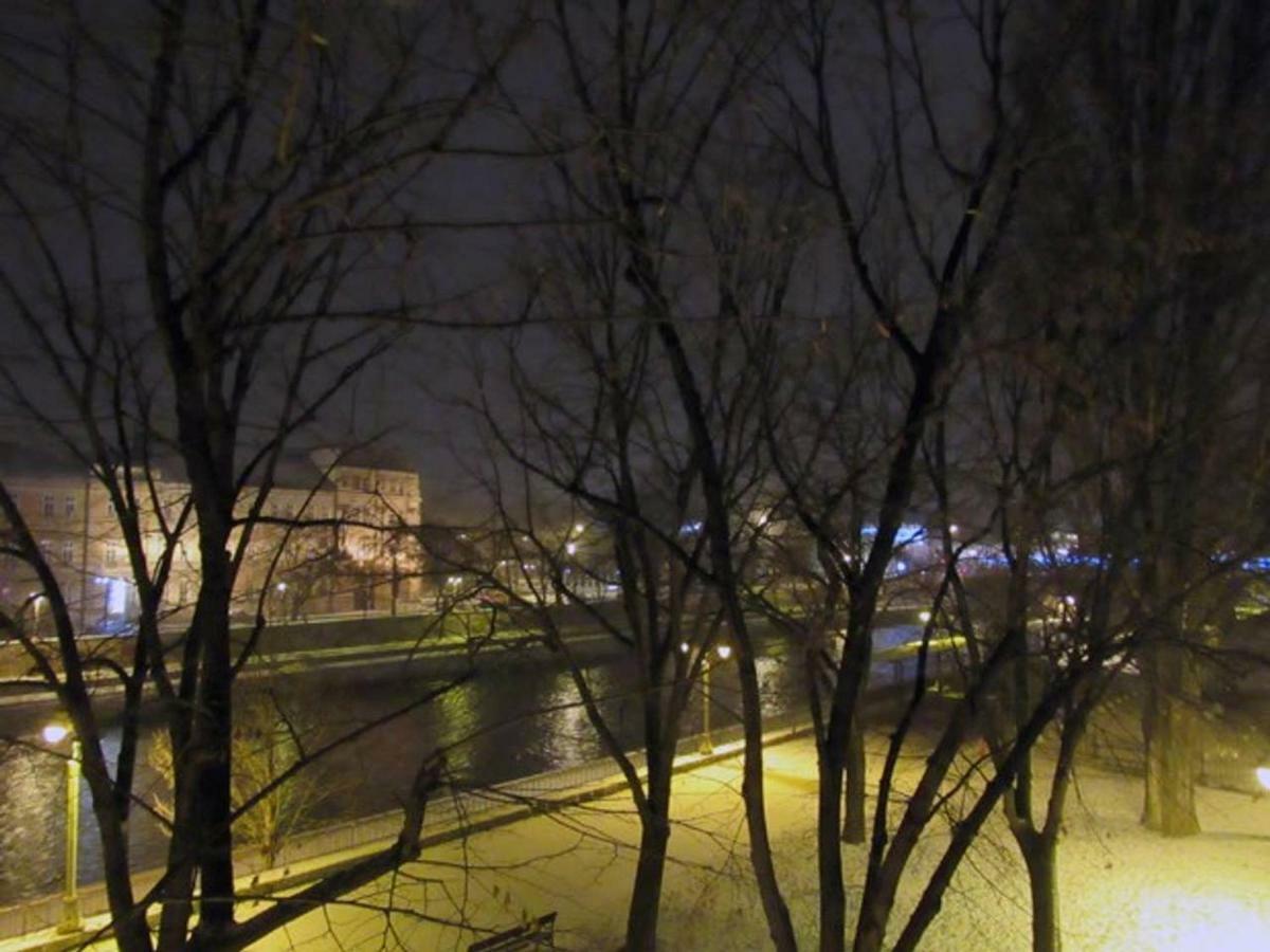 65 Square Meters Designer Apartment In Heart Of City - River View ! Park For Free Nis Luaran gambar