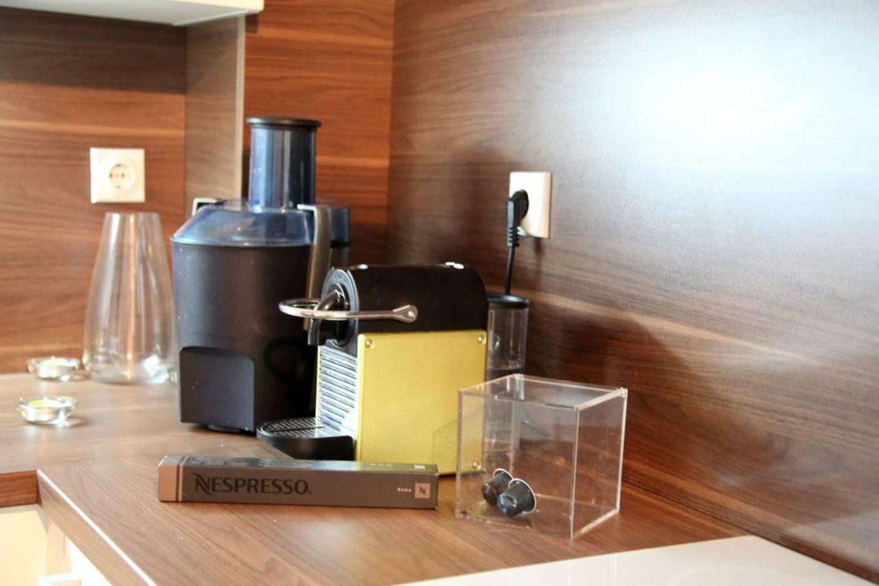 65 Square Meters Designer Apartment In Heart Of City - River View ! Park For Free Nis Luaran gambar
