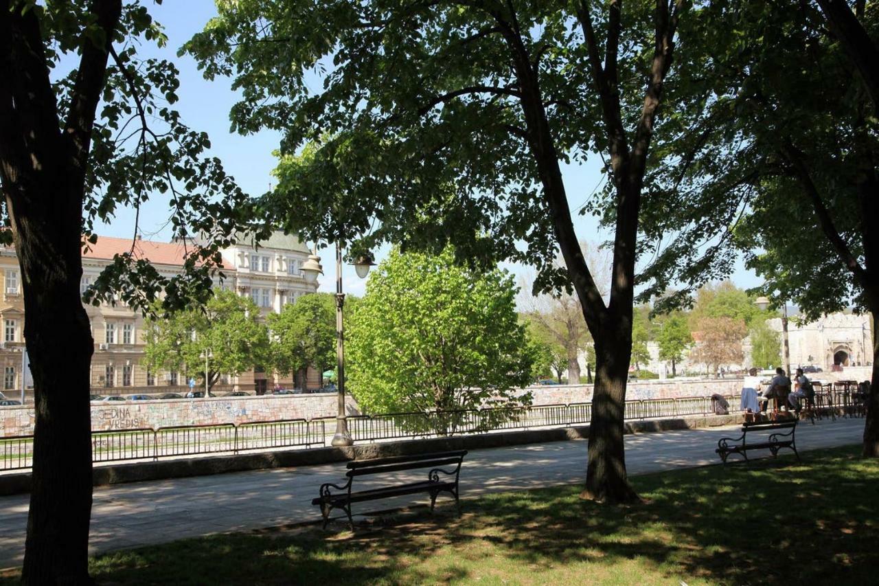 65 Square Meters Designer Apartment In Heart Of City - River View ! Park For Free Nis Luaran gambar