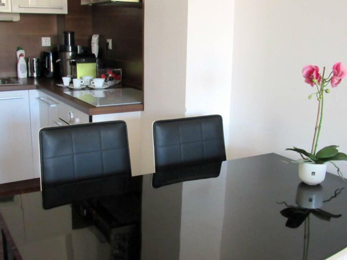 65 Square Meters Designer Apartment In Heart Of City - River View ! Park For Free Nis Luaran gambar