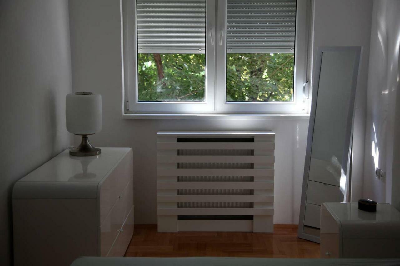 65 Square Meters Designer Apartment In Heart Of City - River View ! Park For Free Nis Luaran gambar