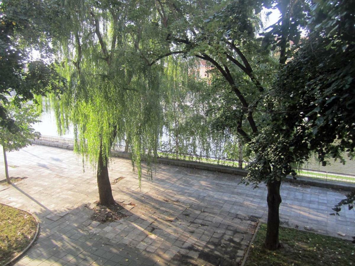 65 Square Meters Designer Apartment In Heart Of City - River View ! Park For Free Nis Luaran gambar