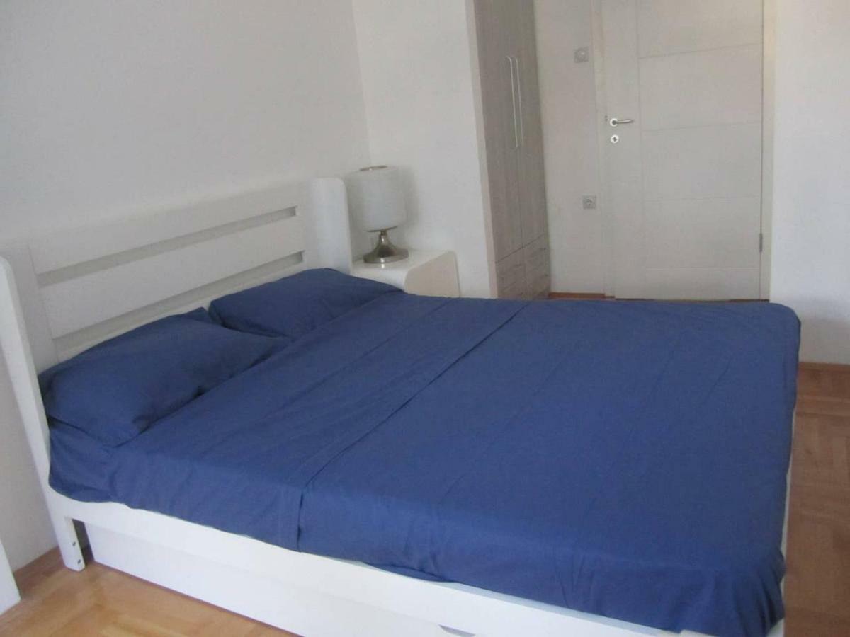 65 Square Meters Designer Apartment In Heart Of City - River View ! Park For Free Nis Luaran gambar