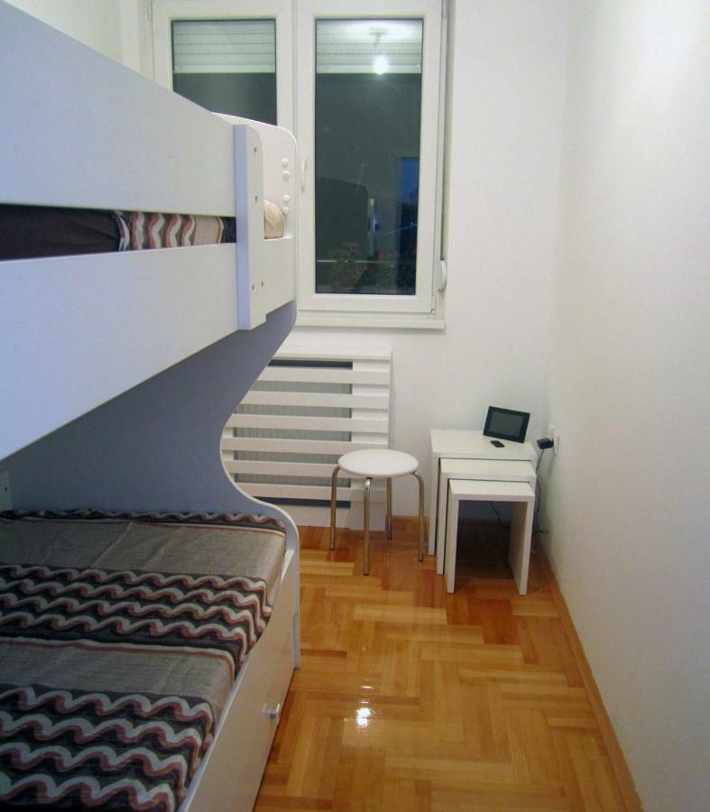 65 Square Meters Designer Apartment In Heart Of City - River View ! Park For Free Nis Luaran gambar